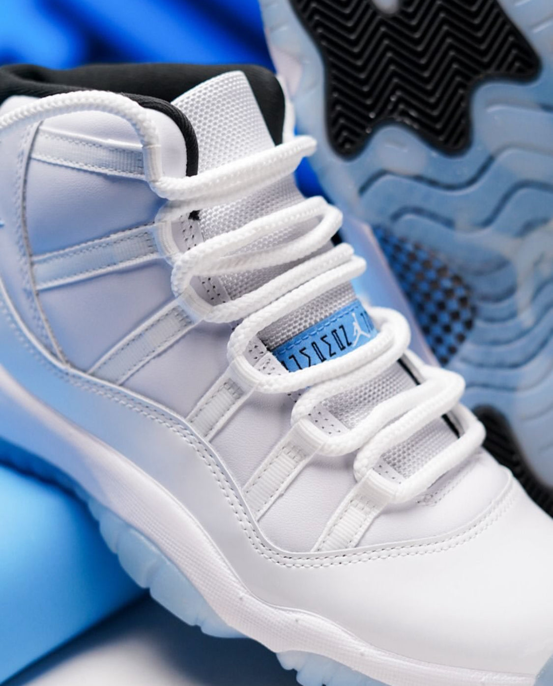 Air Jordan 11 Retro Legend Blue.