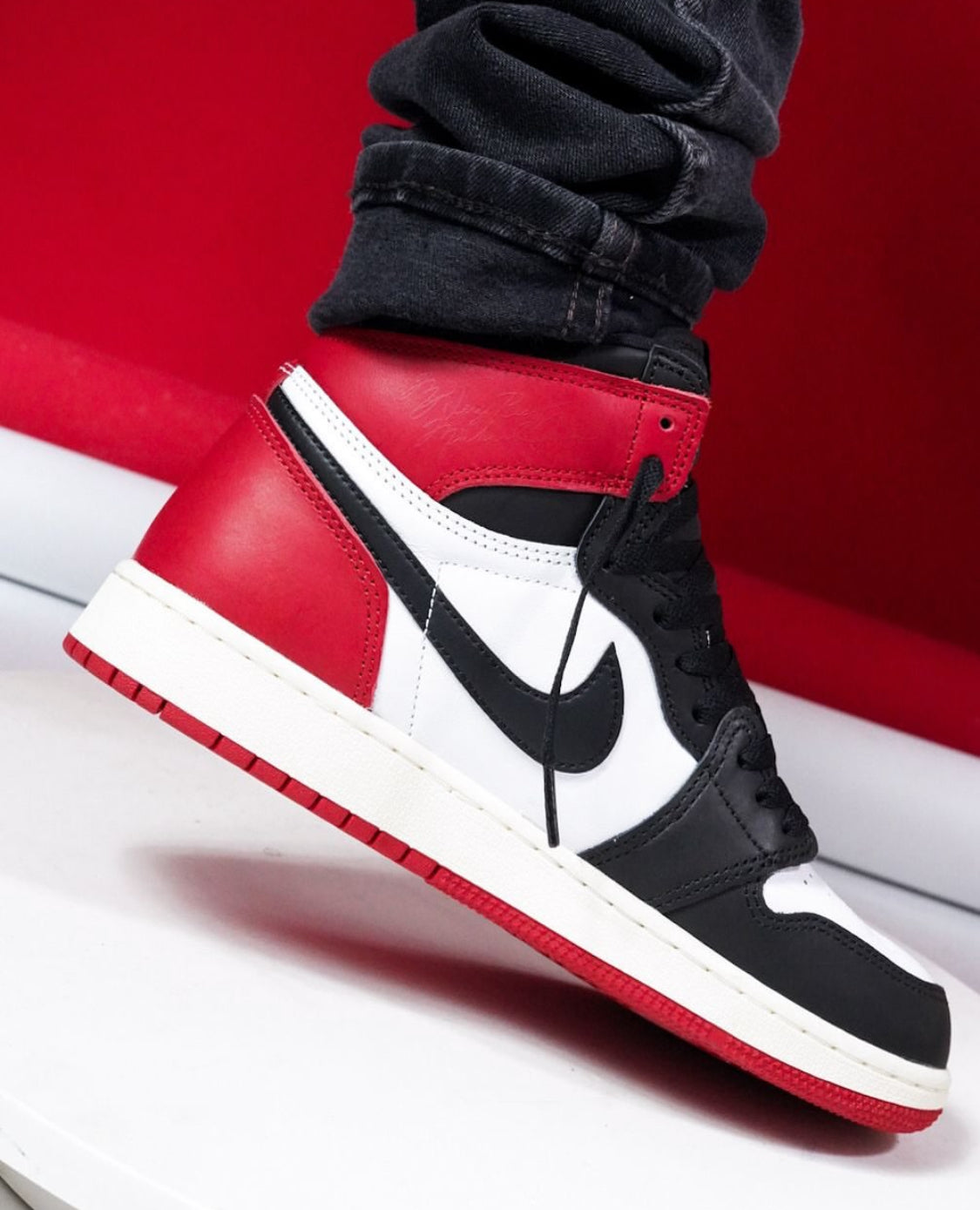 Air Jordan 1 Retro “Black Toe”