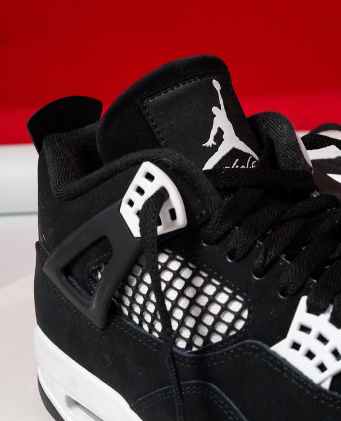 Air Jordan 4 “White Thunder”